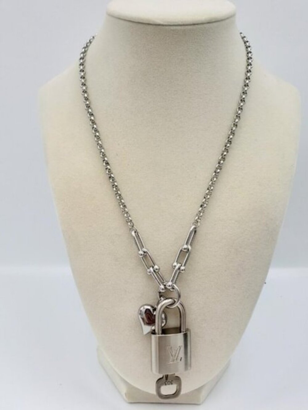 Authentic Louis Vuitton Silver LockUnbranded Stainless Steel Plated Silver Chain - Picture 2 of 13